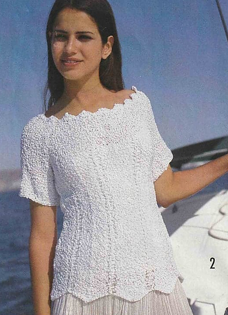 # 02 Pull blanc à manches courtes