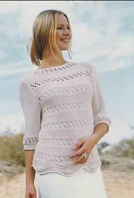 # 17 Sweater with Leaf Borders in Nature