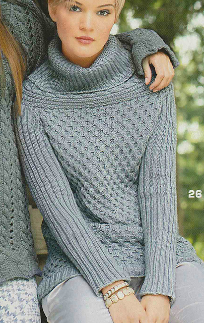 # 26 Pull bleu givré avec grand col