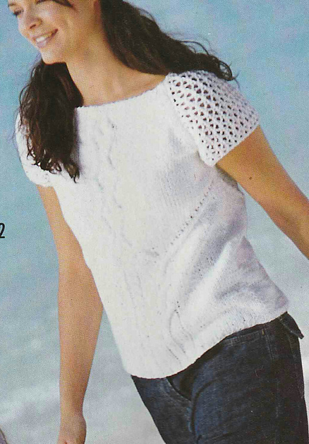 # 12 Pull blanc manches courtes et bande torsadée