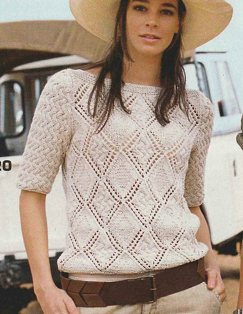 # 20 Short-Sleeve Sweater in Diamond Pattern
