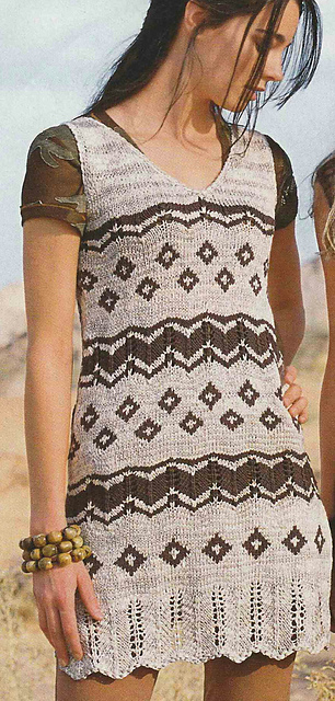 # 22 Tunic with Jacquard Pattern