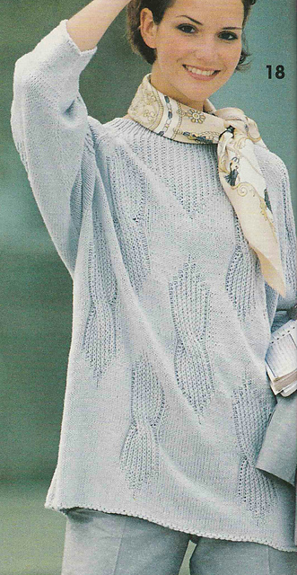 # 18 Pull gris clair à torsades en côtes anglaises