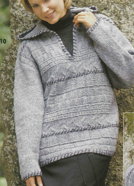 # 10 Pull gris à capuchon