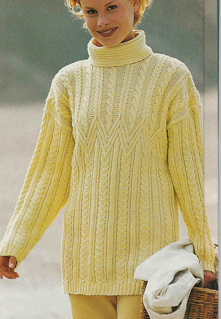 # 13 Pull jaune en point fantasie
