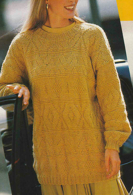 # 05 Pull moutarde au point en relief