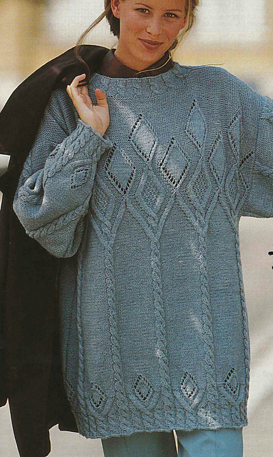 # 18 Pull bleu clair au point fantaisie