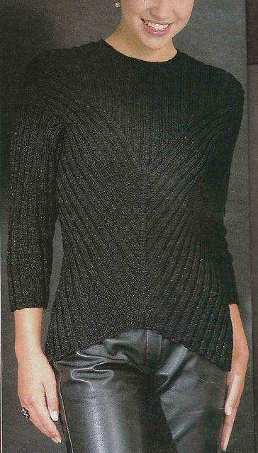 # 22 Pull noir en côtes