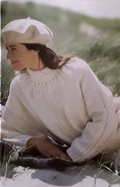 # 31 Lady's Sweater with Fringes