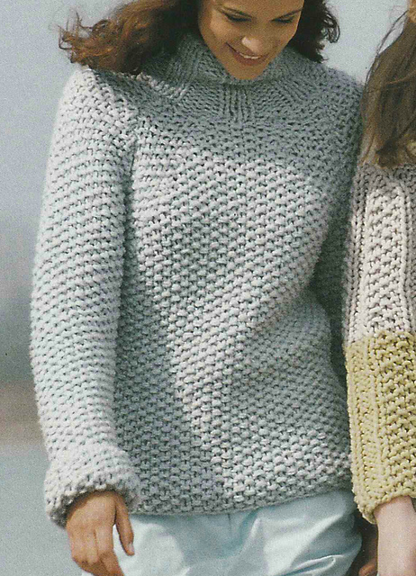 # 02 Pull bleu clair à manches raglan