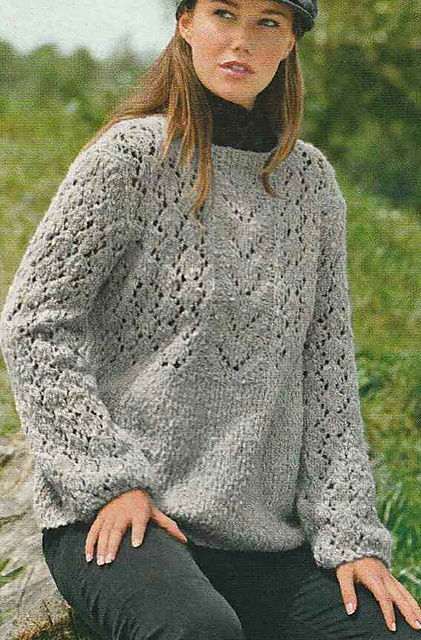 # 04 Pull gris clair à jours
