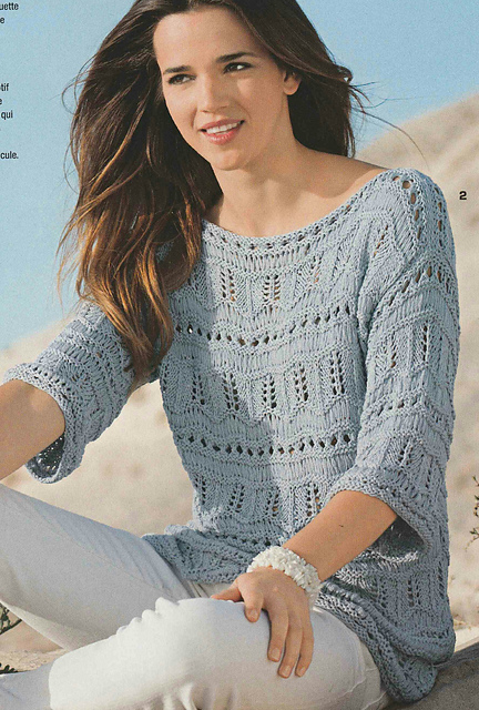 # 02 Pull bleu clair en mélange de motifs