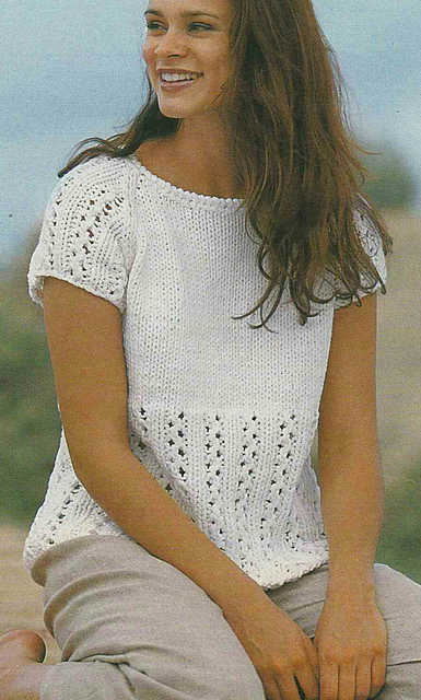 # 25 Pull blanc à manches raglan