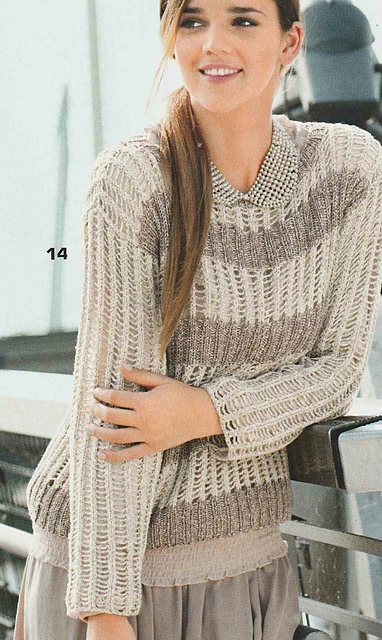 # 14 Pull rayé avec manches à motif à trous