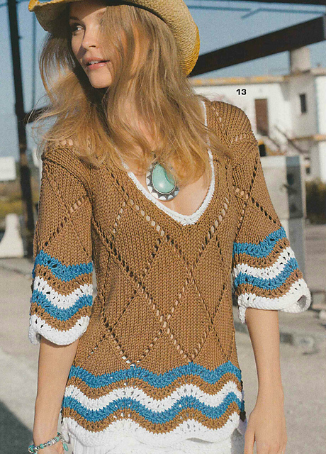 # 13 Pull avec bordures rayées en motif ondulant