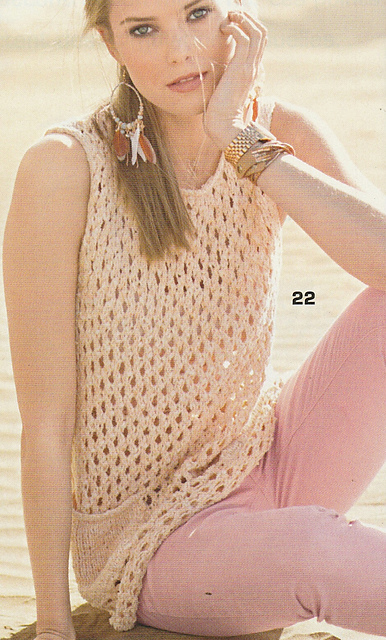 # 22 Pull avec poches en motif à trous