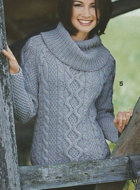 # 05 Pull torsadé gris clair à col géant