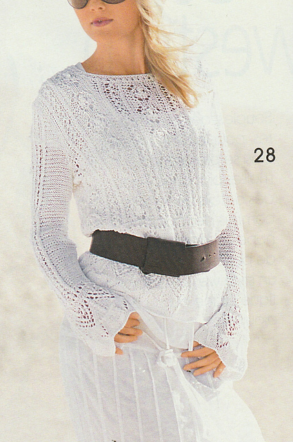 # 28 Pull blanc en mélange de motifs
