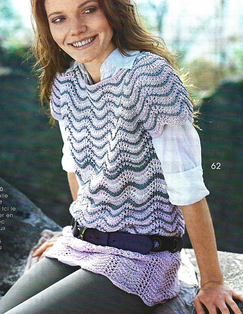 # 62 Pull long à motif ondulé