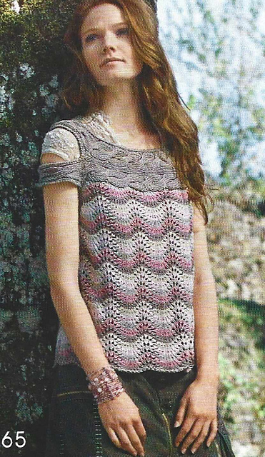 # 65 Top motif ondulé et patte torsadée