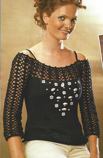 # 15 Pull noir avec coquillage