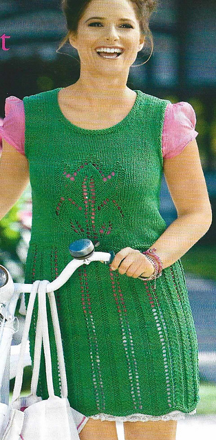 # 17 Robe avec décor de fleur