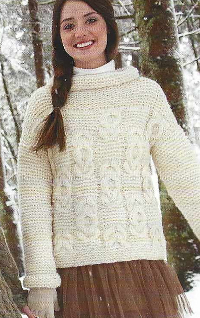 # 38 Pull écru en motif torsadé