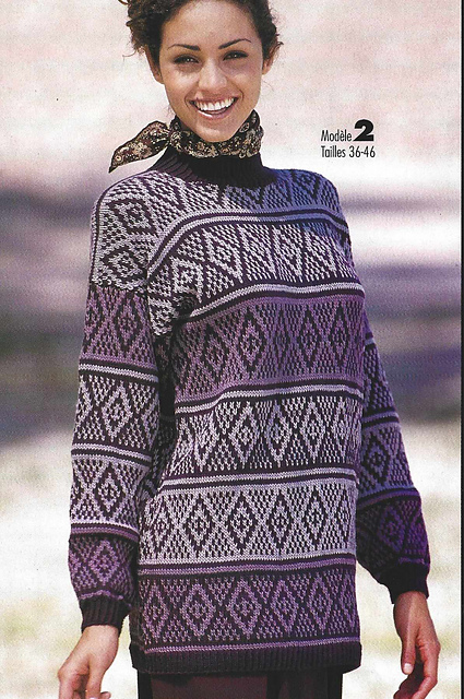 # 02 Pull aubergine avec bandes en jacquard