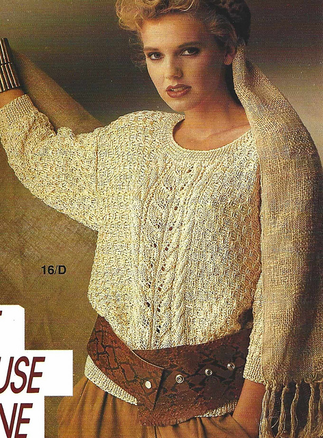 # 16 Pull en soie jaune or