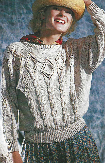 # 06 Pull gris clair à torsades