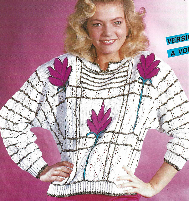 # 11 Pull ajouré avec fleurs