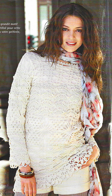 # 15 Robe en dentelle, couleur nature