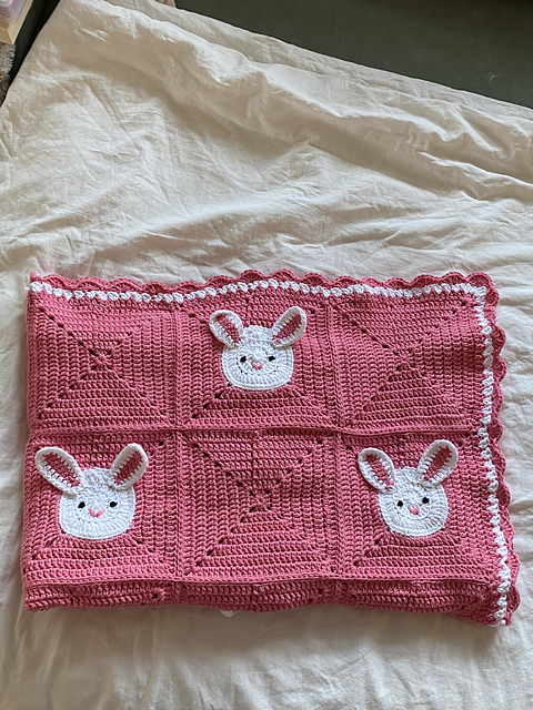 Ravelry: Bunny Baby Blanket pattern by Amanda