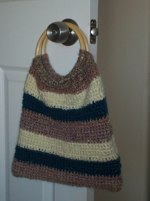 Easy-to-crochet striped bag