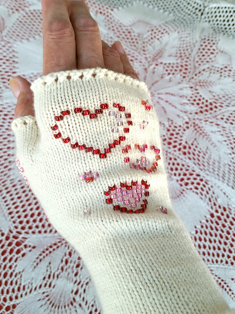 Sweetheart Beaded Glovelets