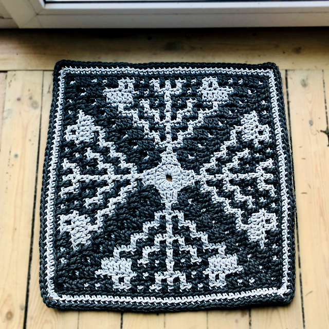 Mosaic Square Rug Birds
