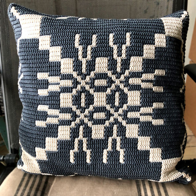 Mosaic Pillow Winter
