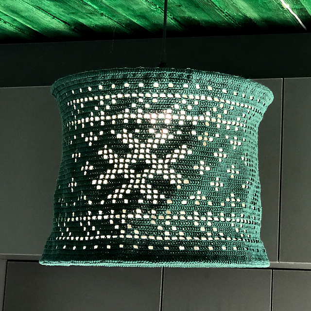 Filet Lampshade Frogs