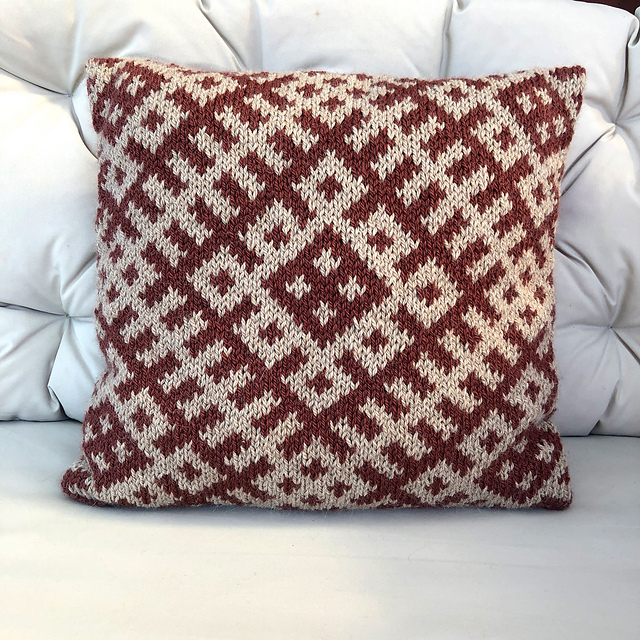 Knit Pillow Liktoriukas