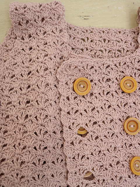 Crocheted Baby Vest(かぎ針編みのベスト)