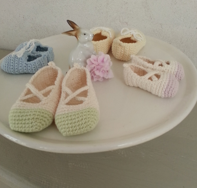Cross strap shoes