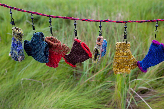 # 129 Joppa Mittens