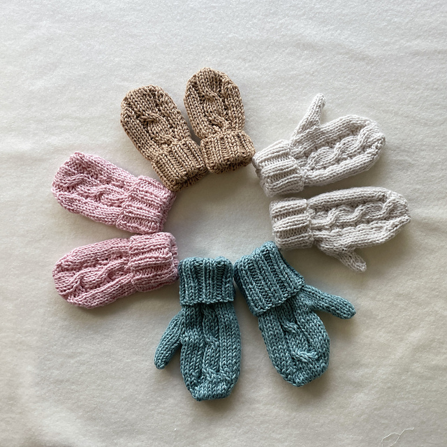Cosy Cable Mittens