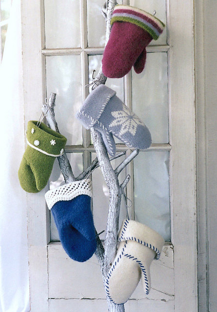 ML116 Frosty Felted Mitts