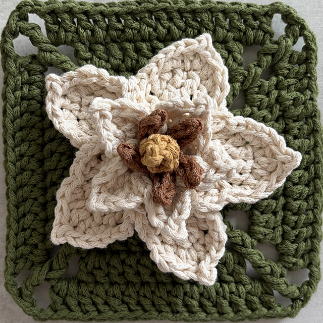 Gardenia Flower Granny Square