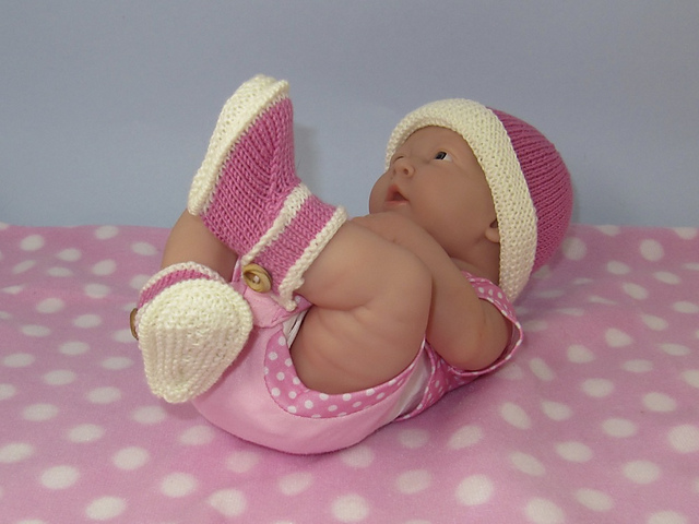 Just For Preemies - Premature Baby 4 Ply Bumper Booties and Beanie 