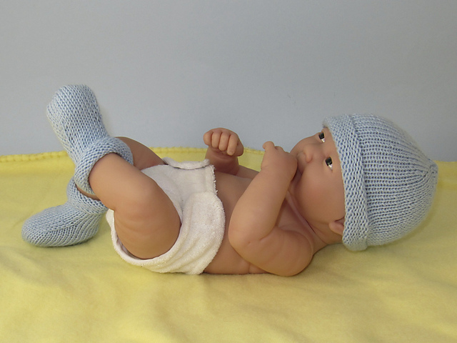 Just For Preemies - Premature Baby Simple 4 Ply Beanie and Booties Set 