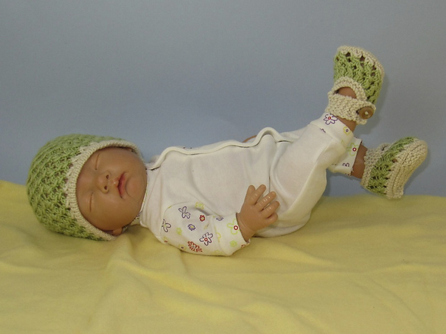 Baby 3 Stitch Lace Skullcap and Sandals Set