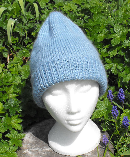 POINTY ARAN BEANIE