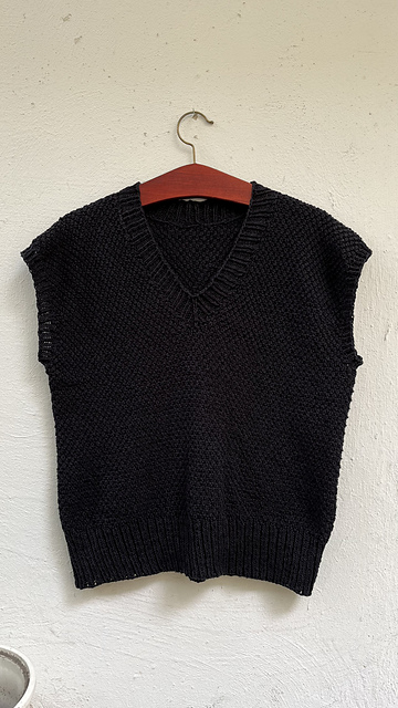 Classic V-neck moss stitch
